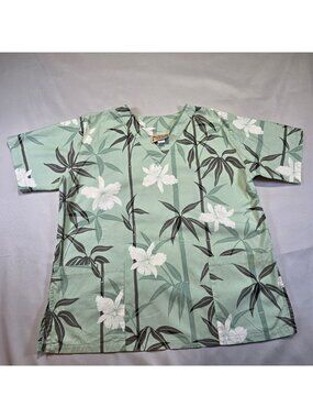 E&K Scrub Top Women's L Light Green Two Pockets Flowers Bamboo Made In Hawaii